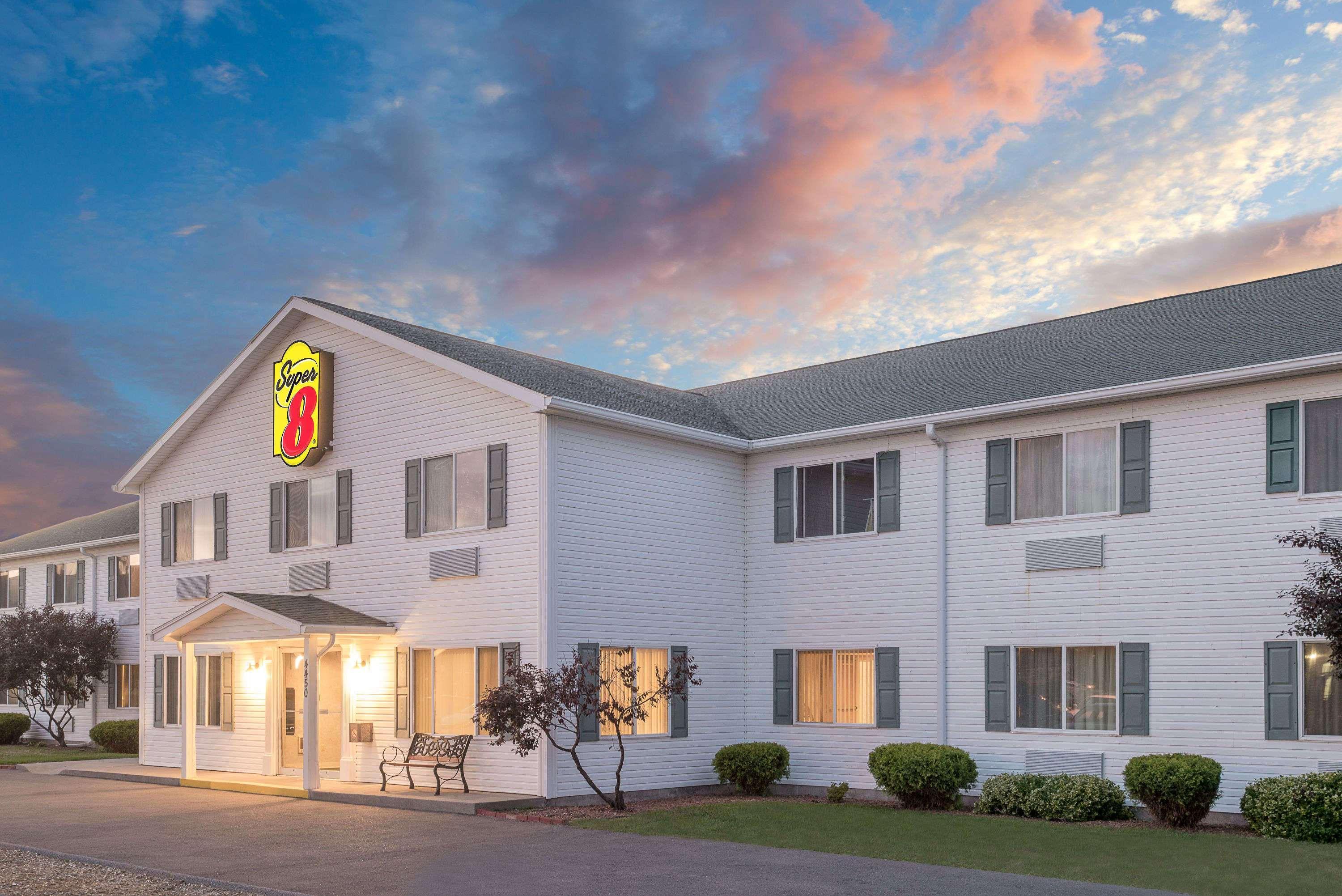 Super 8 By Wyndham Canandaigua Extérieur photo