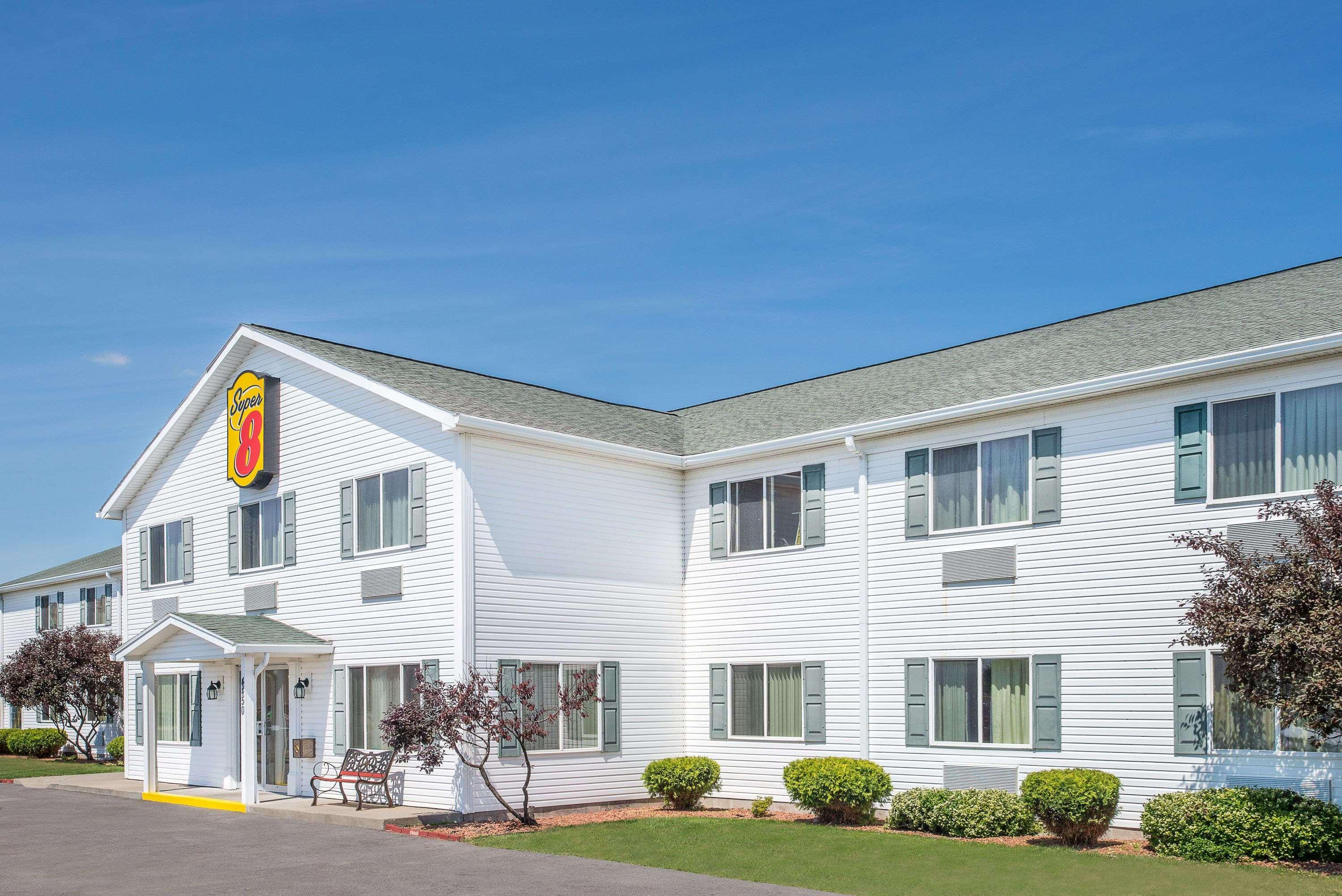 Super 8 By Wyndham Canandaigua Extérieur photo